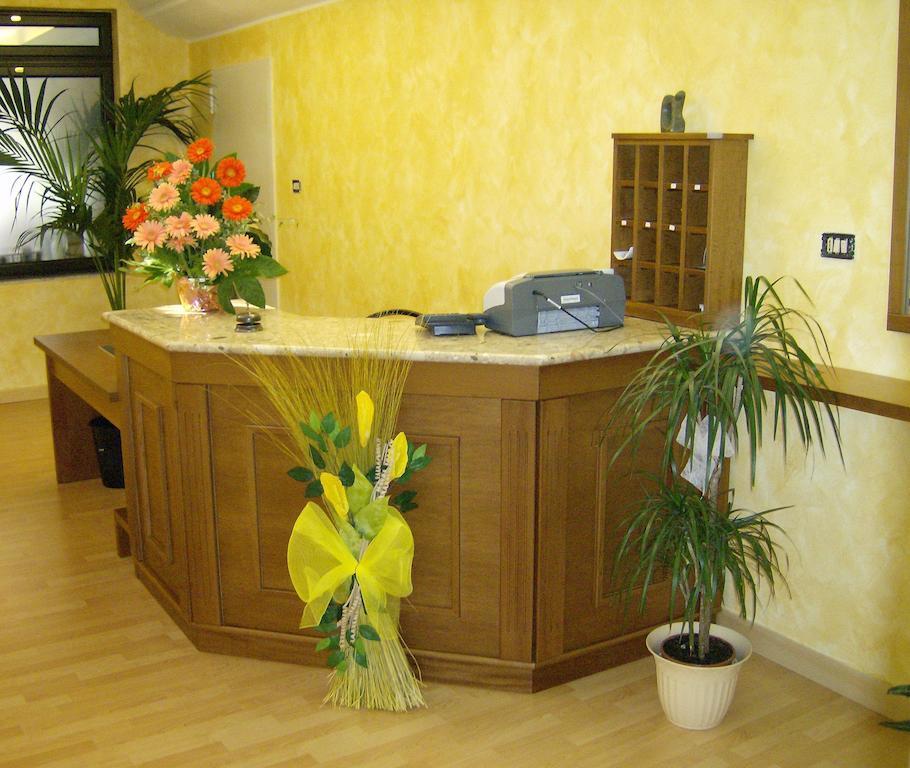 Hotel Zi Marianna Pertosa Bagian luar foto
