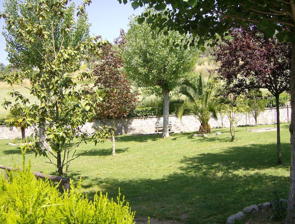 Hotel Zi Marianna Pertosa Bagian luar foto