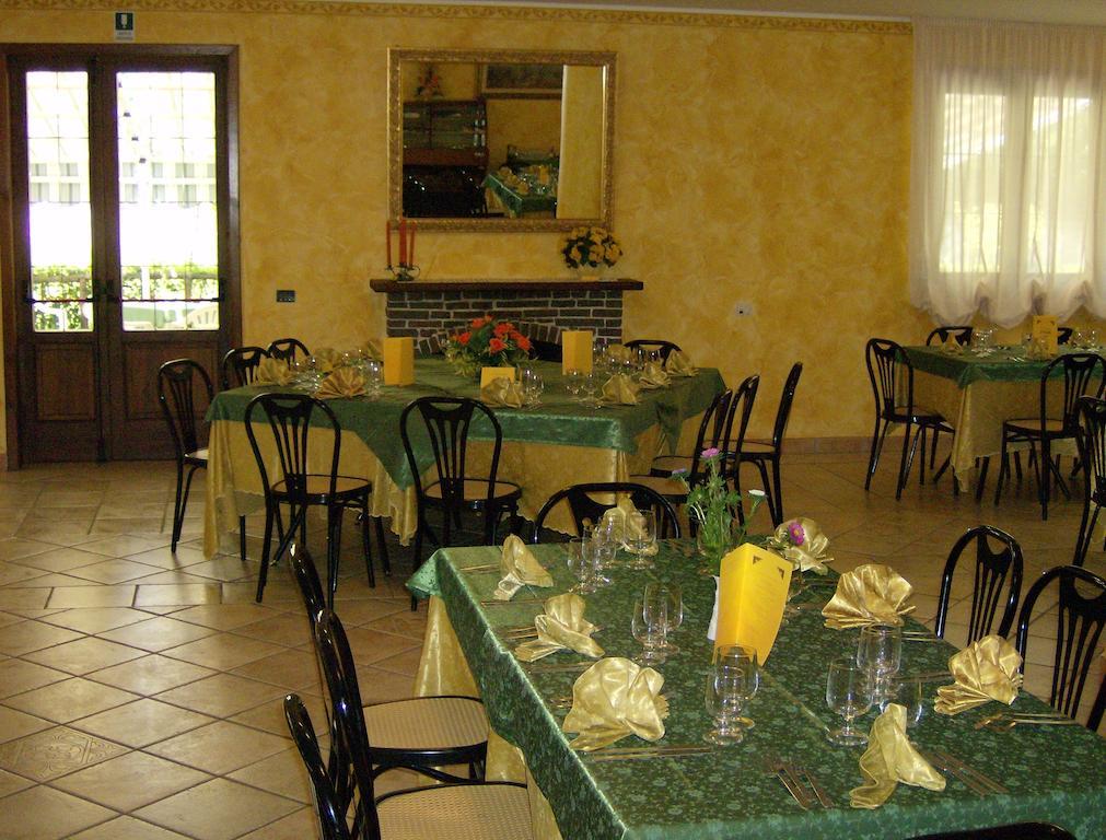 Hotel Zi Marianna Pertosa Bagian luar foto