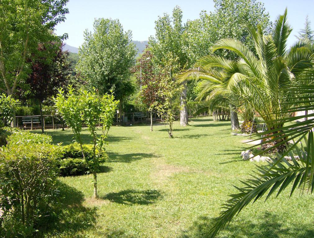 Hotel Zi Marianna Pertosa Bagian luar foto